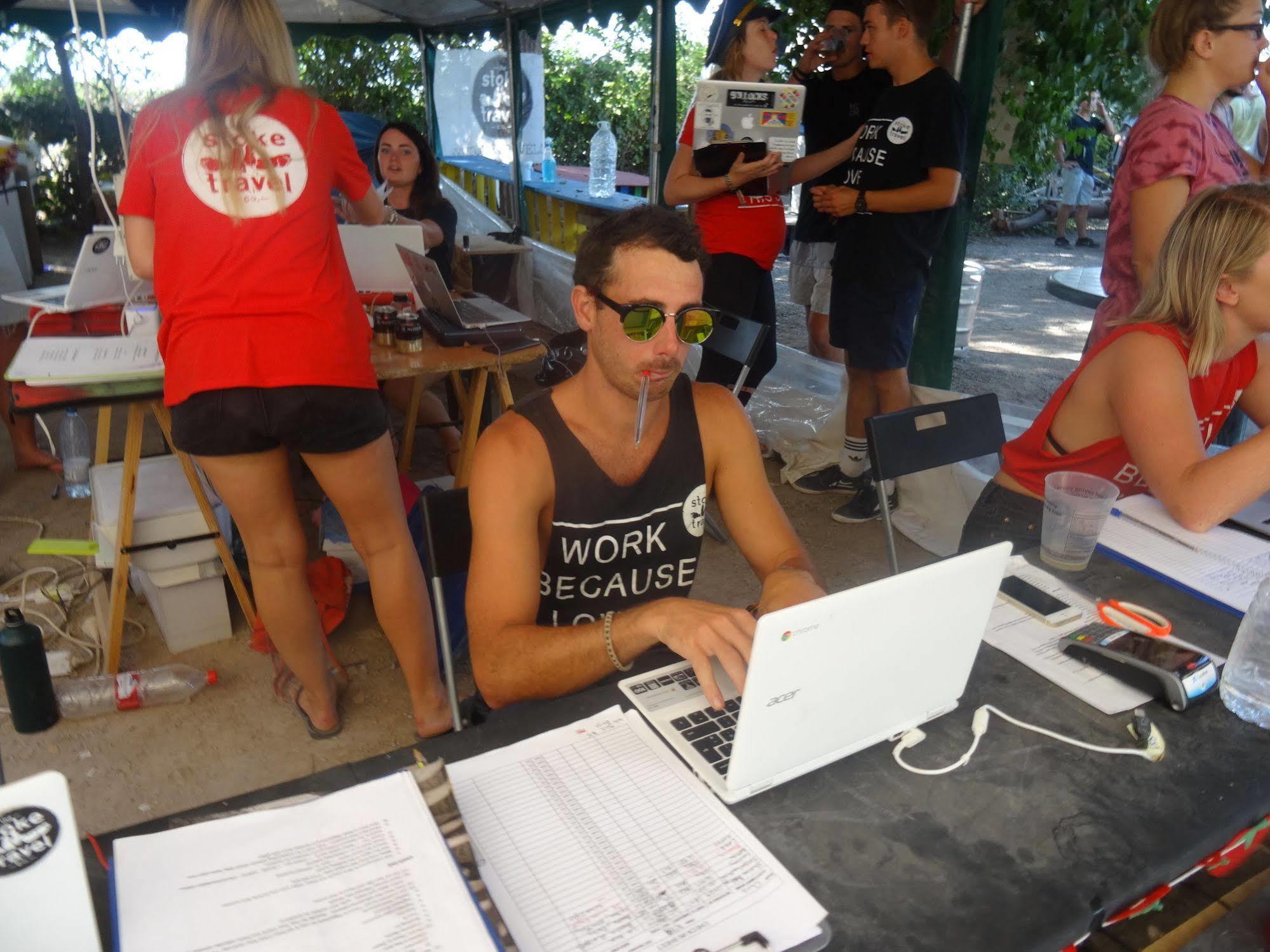 Zarautz Beachside Surf Camp Ngoại thất bức ảnh